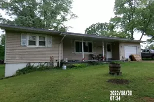 566 Walnut St, Bourbon, MO 65441 - Photo 14