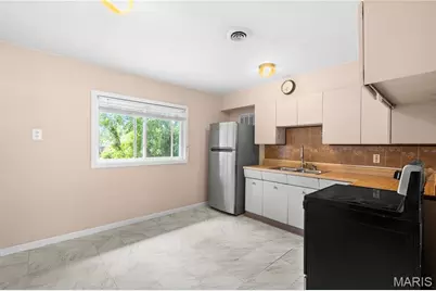 9524 Guthrie Avenue, Saint Louis, MO 63134 - Photo 8