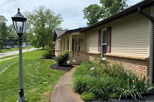 12995 Ambois Dr, Creve Coeur, MO 63141 - Photo 2
