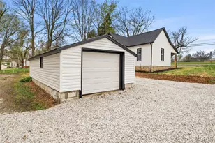 1020 W Cherry St, Troy, MO 63379 - Photo 2