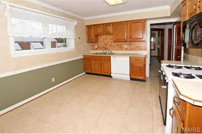 10501 Saint Michael Lane, Saint Ann, MO 63074 - Photo 8