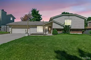 4 Red Oaks Dr, Saint Peters, MO 63376 - Photo 2