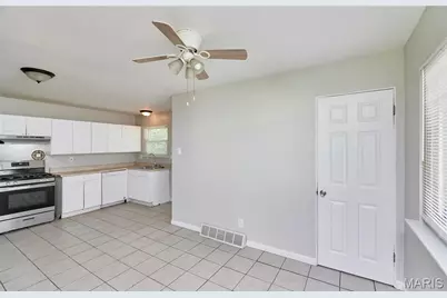1960 Parker Road, Florissant, MO 63033 - Photo 8