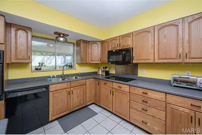 8901 Larchwood Court, Saint Louis, MO 63126 - Photo 14