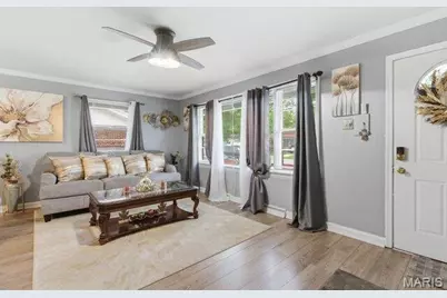 328 S Dellwood Drive, Ferguson, MO 63135 - Photo 8