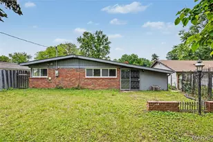 8408 Chalons Ct, Saint Louis, MO 63134 - Photo 20