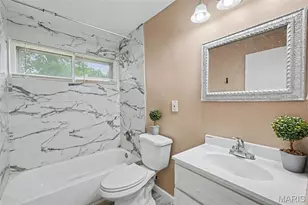 8408 Chalons Ct, Saint Louis, MO 63134 - Photo 8