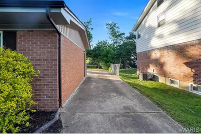 15583 Clayton Road, Ballwin, MO 63011 - Photo 26
