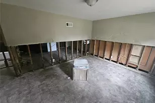 9801 Lorna Ln, Saint Louis, MO 63136 - Photo 6