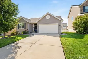 128 Champions Ln, Wentzville, MO 63385 - Photo 2