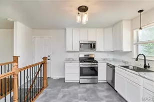 2118 Larkspur Lndg, Imperial, MO 63052 - Photo 4