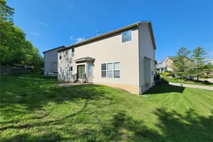 59 Charbonier Bluffs Dr, Florissant, MO 63031 - Photo 4