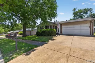 2718 Chalet Hill Dr, Saint Louis, MO 63129 - Photo 2