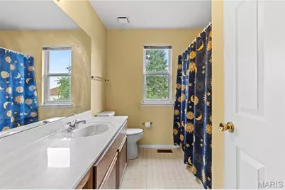 2433 Lavin Court, Florissant, MO 63033 - Photo 32