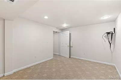 2433 Lavin Court, Florissant, MO 63033 - Photo 38