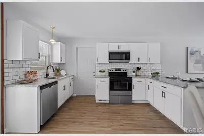 11008 Baywood Terrace, Saint Louis, MO 63126 - Photo 10