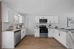 11008 Baywood Terrace, Saint Louis, MO 63126 - Photo 10