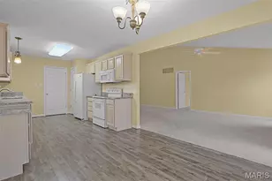 10276 Highbury Ln, Saint Louis, MO 63123 - Photo 10
