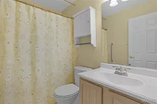 10276 Highbury Ln, Saint Louis, MO 63123 - Photo 16