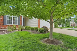 10276 Highbury Ln, Saint Louis, MO 63123 - Photo 2
