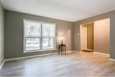 458 Queen Ann Drive, Hazelwood, MO 63042 - Photo 6