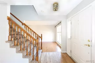 226 Cheval Square Dr, Chesterfield, MO 63005 - Photo 2