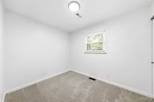 25 Robert Dr, Unincorporated, MO 63304 - Photo 8