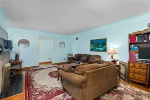 701 Garlyn Ct, Saint Louis, MO 63123 - Photo 4