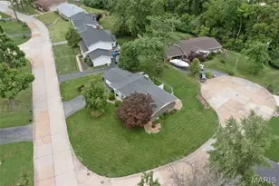 111 La Gorce Dr, Chesterfield, MO 63017 - Photo 12