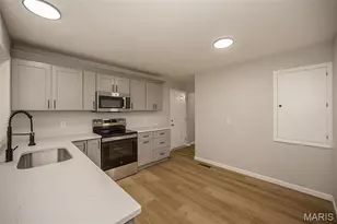 2111 Shoreham Dr, Florissant, MO 63033 - Photo 8