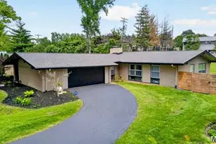 2 Sunswept Dr, Saint Louis, MO 63141 - Photo 2