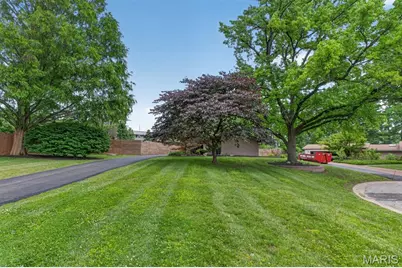 2 Sunswept Drive, Saint Louis, MO 63141 - Photo 8