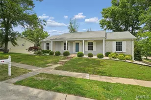15645 Dresden Lake Ct, Chesterfield, MO 63017 - Photo 2