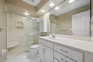 15645 Dresden Lake Ct, Chesterfield, MO 63017 - Photo 22