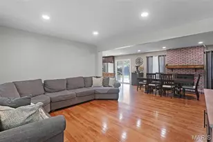 5859 Hunter Brook Ct, Oakville, MO 63129 - Photo 8