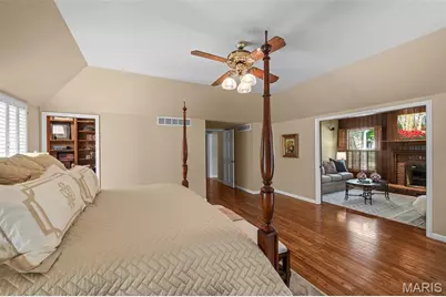 825 Greenwich Green Lane, Town and Country, MO 63017 - Photo 16