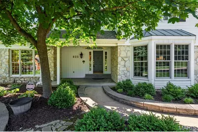 825 Greenwich Green Lane, Town and Country, MO 63017 - Photo 2