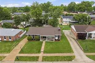 3846 Coachella Dr, Saint Louis, MO 63125 - Photo 6