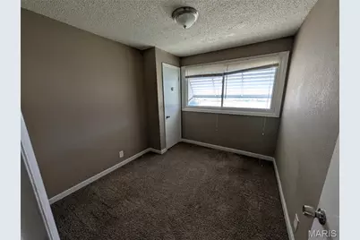 750 Kelvin Drive, Bellefontaine Neighbors, MO 63137 - Photo 4
