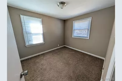 750 Kelvin Drive, Bellefontaine Neighbors, MO 63137 - Photo 6