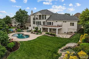 279 Greycliff Bluff Dr, Saint Louis, MO 63129 - Photo 4