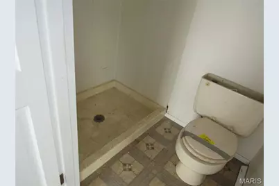 842 Holiday Avenue, Hazelwood, MO 63042 - Photo 12