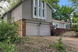 495 Graywood Dr, Ballwin, MO 63011 - Photo 2