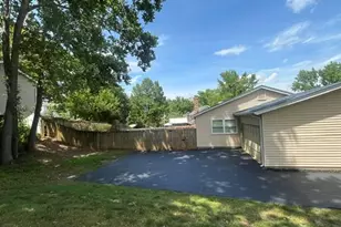 607 Garden Leaf Ct, Ballwin, MO 63011 - Photo 8
