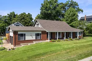 821 S Sappington Rd, Saint Louis, MO 63126 - Photo 2