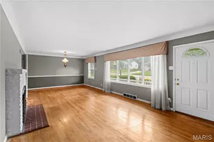 425 Linum Ln, Webster Groves, MO 63119 - Photo 4