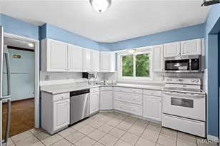 425 Linum Ln, Webster Groves, MO 63119 - Photo 8
