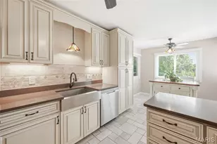 512 Meadow Green Pl, Saint Louis, MO 63141 - Photo 2