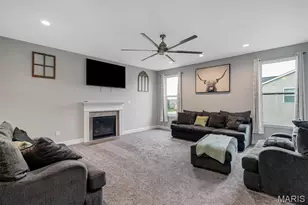 127 Central Park Ave, Wentzville, MO 63385 - Photo 18