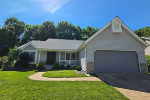 819 Oakmoor Dr, Fenton, MO 63026 - Photo 2